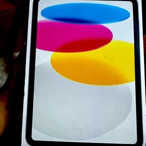 iPad 10th Generation 10.9” 2022 in silver 64 gb